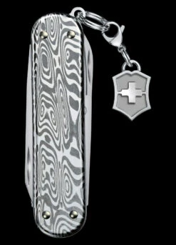 Victorinox Classic SD Brilliant Damascus -Petromaxi Shop BMC 0622134.3 73142.1671193496.1280.1280 93754.1671207008