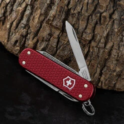 Victorinox Classic Precious Alox 22 Victorinox Classic Precious Alox -Petromaxi Shop BMC 06221401G.4 37687.1648563199
